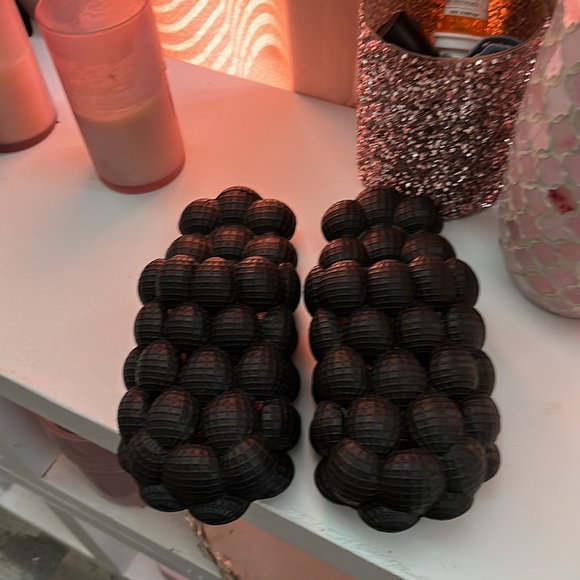 These are massage bubble slides. They are a size 9.. - Picture 2 of 3